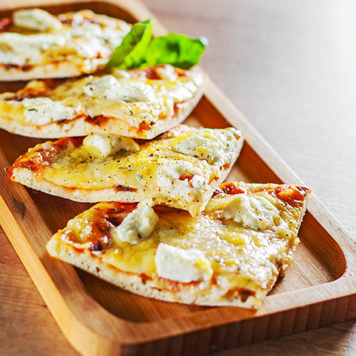 pizza-con-tomate-y-pimientos